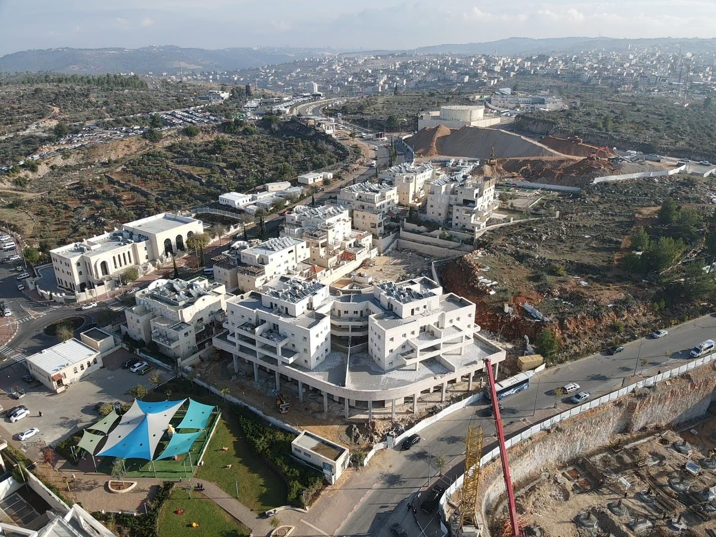 מסחר משולב מגורים 