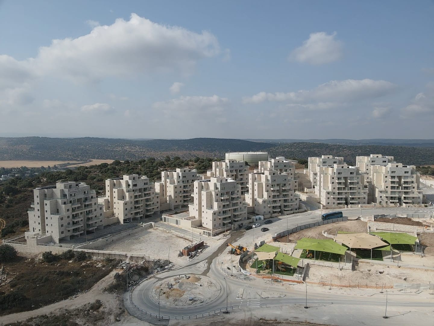 מבני מגורים